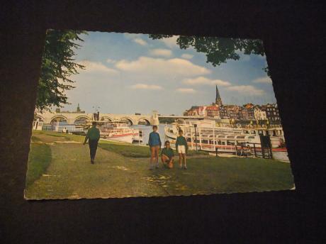 Maastricht (Sint Servaasbrug) met Rederij Stiphout,rondvaarten gezien vanaf het Park